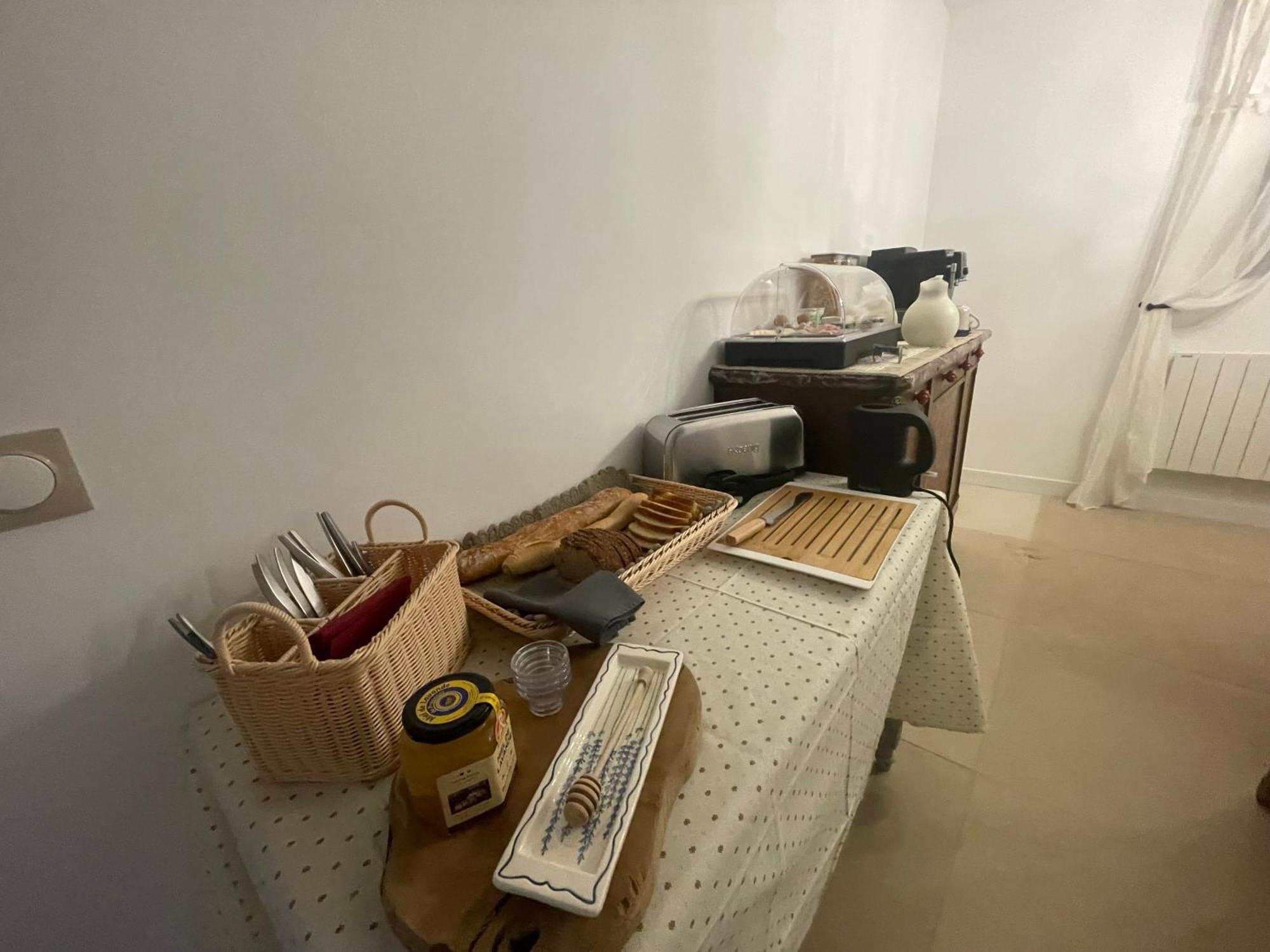 Les Mazets Du Pas Hotel Greoux-les-Bains Bagian luar foto